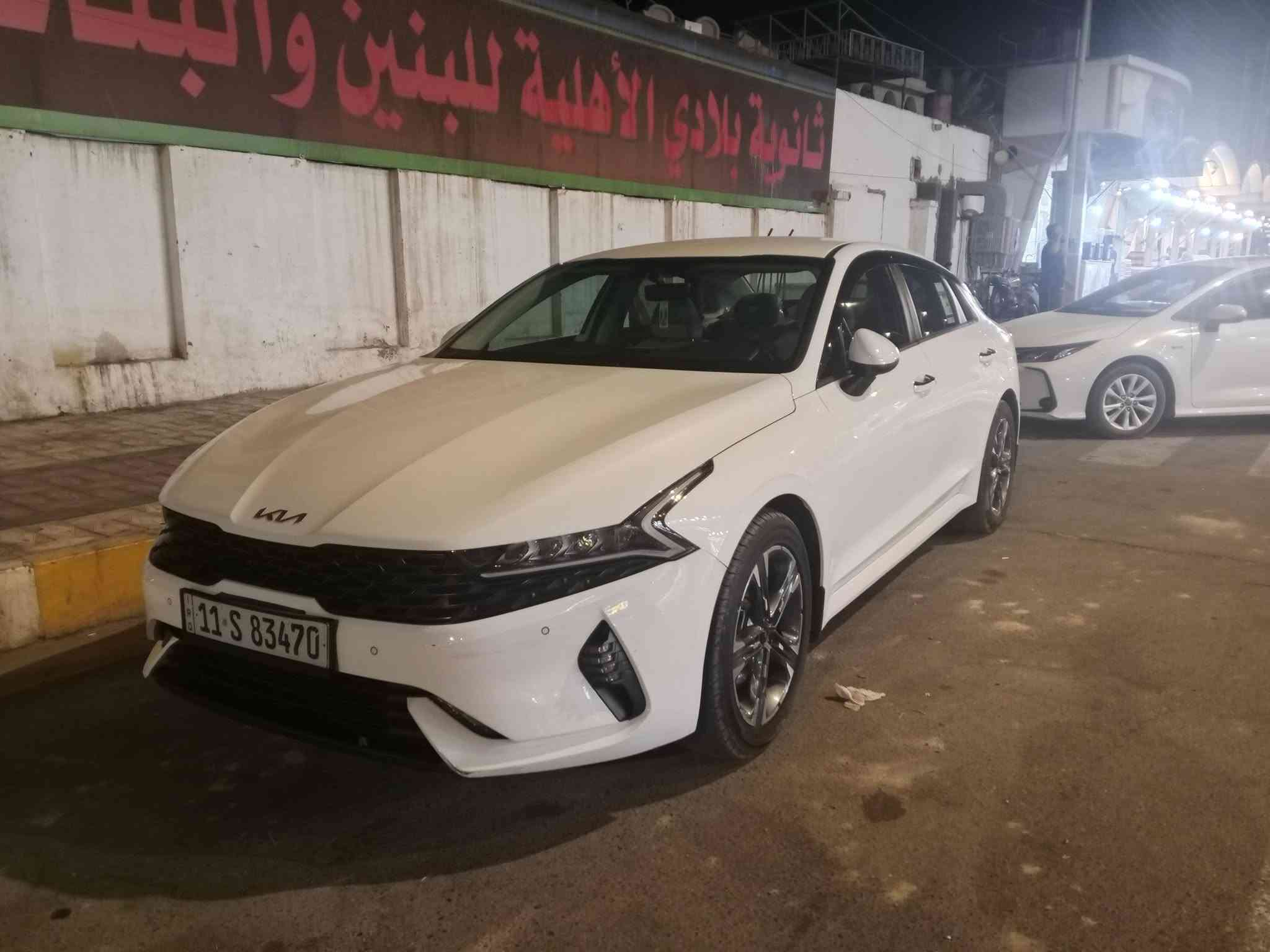 كي فايف خليجي موديل 2022 
مكفوله من الضربة والصبغ وتبديل والفتح 
ميكنه 2000 دوش 
رقم بغداد بسمي فول مواصفات عده بانوراما 
بصمه تشغيل وتشغيل عن بعد 
بصمه جنطه بصمه بيبان جنطة ذكيه 
مري شفط اشاره بالمرايه ترحيب 
حساس امامي وخلفي 
لد امامي وخلفي 
كامره وشاشه بلادي 
تبريد لمس قطعتين تبريد 
مكان السياره ناصريه مركز 
***********
