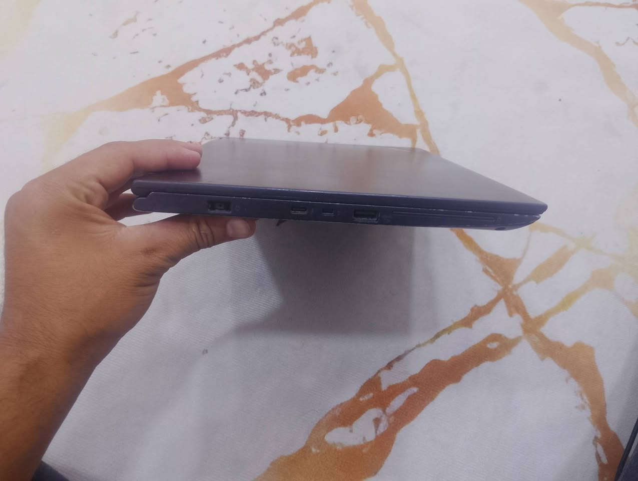 سلام عليكم حاسبة هية لابتوب وهية لا ايباد البيع 
مواصفات 

لاب توب 

X380 yoga

Cpu core i5 

Ram 8 

Ssd 256 G 

حجم 14 شاشة لمس قلاب
جيل ثامن 
 
سعر 350الف بيها مجال بصيط تواصل اما على خاص او وتساب ورقم ***********
