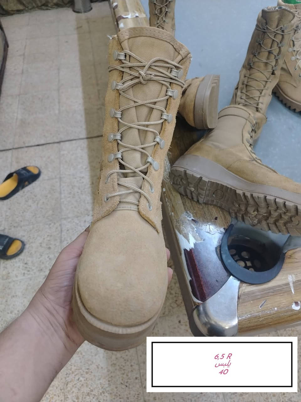 سلام عليكم متوفر هذني كم قطعة بسطال القياس بل الصوره الي حاب يعرف السعر يسئل واني اجاوبه او مراسلة على الواتس اب يوجد توصيل
***********

نص مكتوب في الصور:
- 6,5 R
- يلبس
- 40
- لبس
- 7 W
- 41