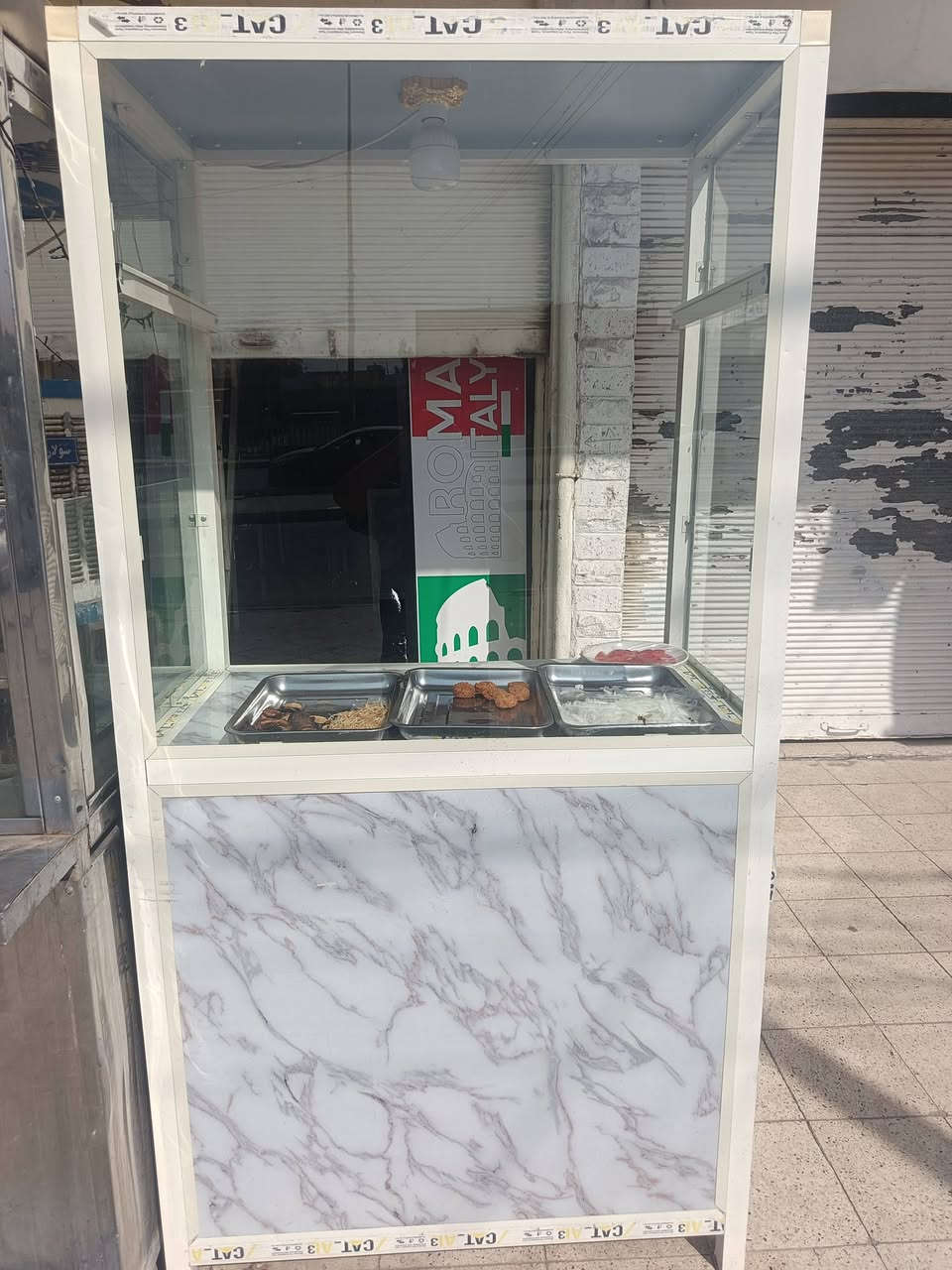 جامخانه مال لفات مع ميز للبيع مستخدم  شيء قليل السعر اتصل على الارقام الاتيه***********

***********
