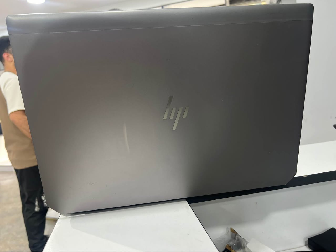 Hp zbook g6 
كوراي 7 جيل تاسع H 
ram 32 DDR4 
ssd 512 
15.6 FHD
T1000 4gb كارت خارجي 
كارت داخلي 16 كيكا انتل

نظافة عالية نفس الصور - رام وهارد قابل للتطوير

مكتبنا اربيل شارع سلطان مظفر -
واتساب ***********
السعر 600 الف - ضمان شهر استبدال

ملحقات شاحن حقيبة ماوس ماوس باد

راسلني اي موديل بالك اكدر اوفره الك أربيل, العراق
