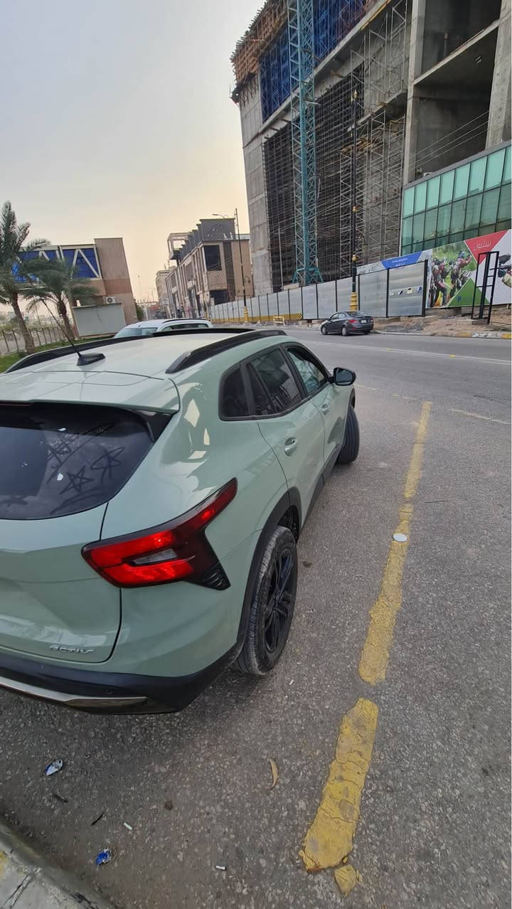 💚 بسم الله الرحمن الرحيم 💚
الحلوة للبيع 💚
شوفرليت تراكس ٢٠٢٤ اكتيف 💚
محرك : 1200 Turbo 
3 سلندر

حادثها : تبديل دعامية أمامية نفس اللون بلادية مال Activ فقط وبارد بجاملغ الخلفي يعني سيارة بدون صبغ 

اللون : أخضر مميز 💚

 عداد المسافة : 30km الف 

المواصفات : Activ 1/1 فوول 💚

( كشن كهربائي ، كشنات تدفئة، سلاید فتحة ، شاحن وايرلس لاسلکي ، ابواب بصمە ، تشغیل عن بعد ، دخول ذکي، بصمە تشغیل ، کیج الکتروني کامل ، لایتات لید و زنون ، بك لایت لید  ،رادار امامي  ، کامیرا خلفيە، حساسات خلفي, کشنات هیتر جلد کهربائي ، تدفئة استيرين ، اندرويد أوتو ، أبل كاربلاي ، تحديد مسار ، مثبت سرعة ، نقط عمياء ، ) 
العنوان : كربلاء المقدسة 
السيارة حرة بدون رقم تترقم أي محافظة 
رقم التواصل*********** بي واتساب كربلاء, العراق
