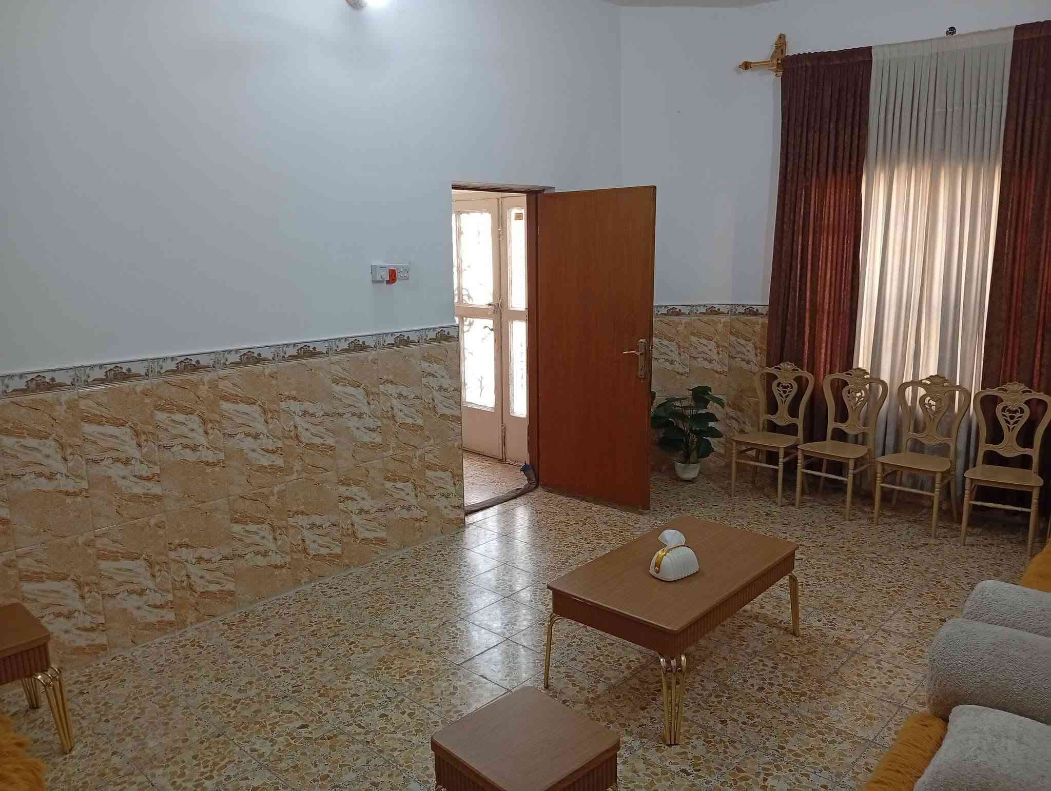 أبو الخصيب منطقة أعويسيان***********
بيت للبيع 
المساحة ٢٤٠
طابقين الرضي كامل 
والطابق الثاني هيكل 
ديوانيه ٦×٤....المطبخ ٤×٥
الهول الموزع ٧×٥
صحيات .....غرفتين ٥×٤
حديقه ١٢×٤
طابو زراعي .عراقي 
الرقم الأستفسار ***********
منطقة عويسيان ...قرب معمل بلوك الكوفه

نص مكتوب في الصور:
- ***********