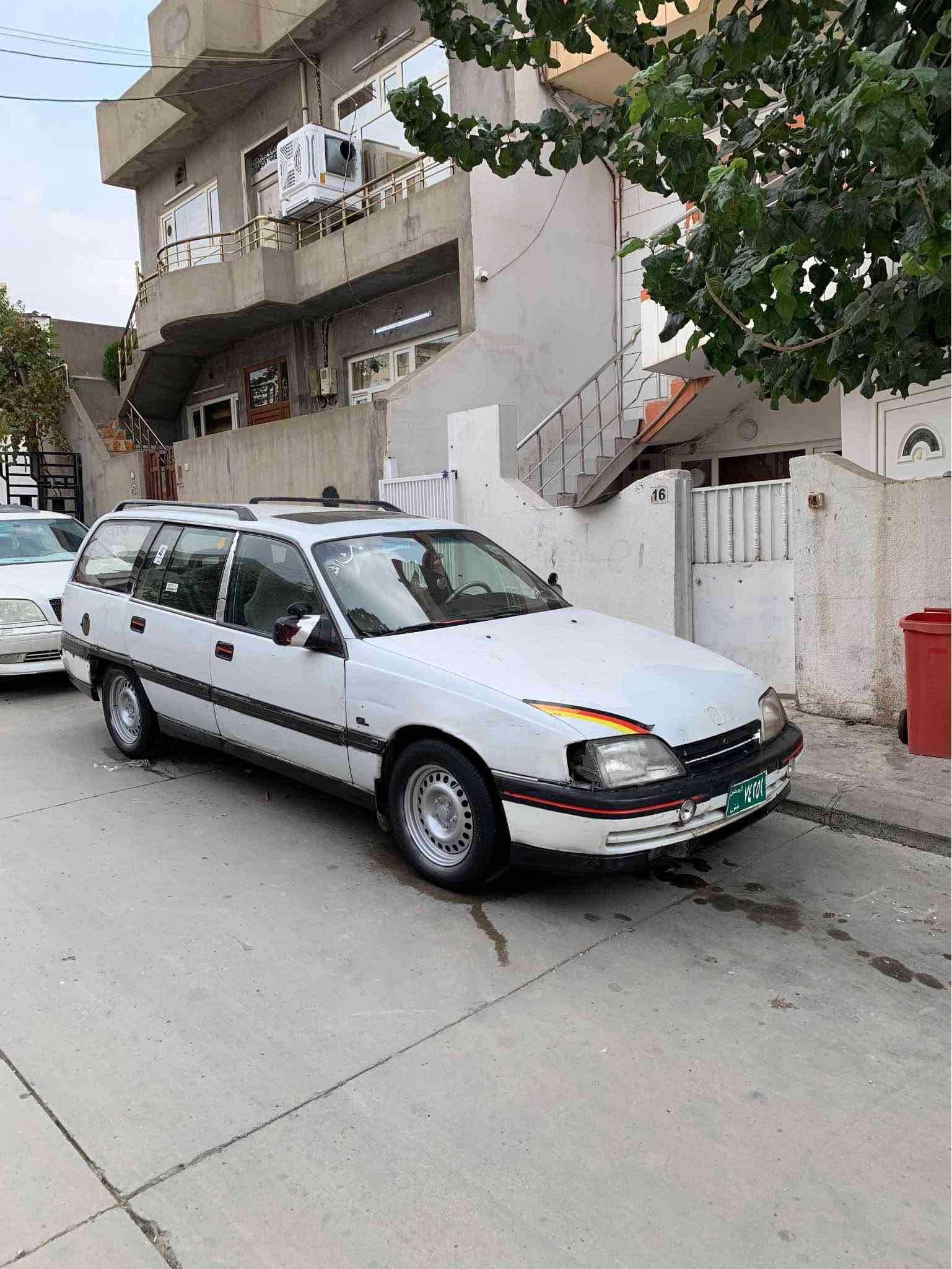 أوميغا • ١٩٩٢ • بنزين