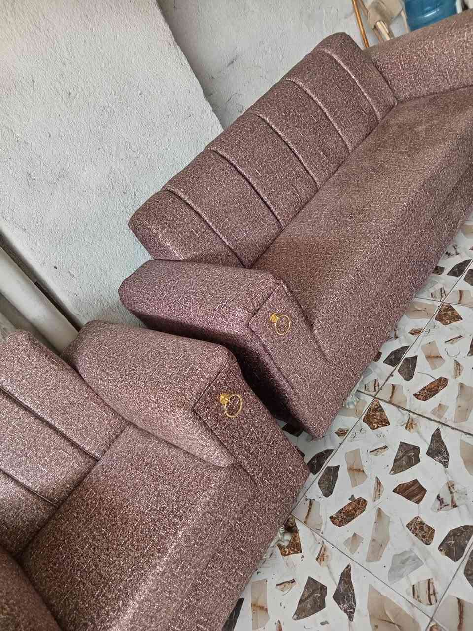 للبيع تخم كرويتات تسكام خشب روسي اسود وسفنج اصلي مضغوط مكانه كربلاء  حي العامل السوگ الاخير.. عشر مقاعد.. جديد امس وصل من المعمل لكن سبب البيع الباب صغير.. سعره ٥٠٠  وبيه مجال للشراي ت *********** واتساب ماسنجر مفتوح للشراي..
