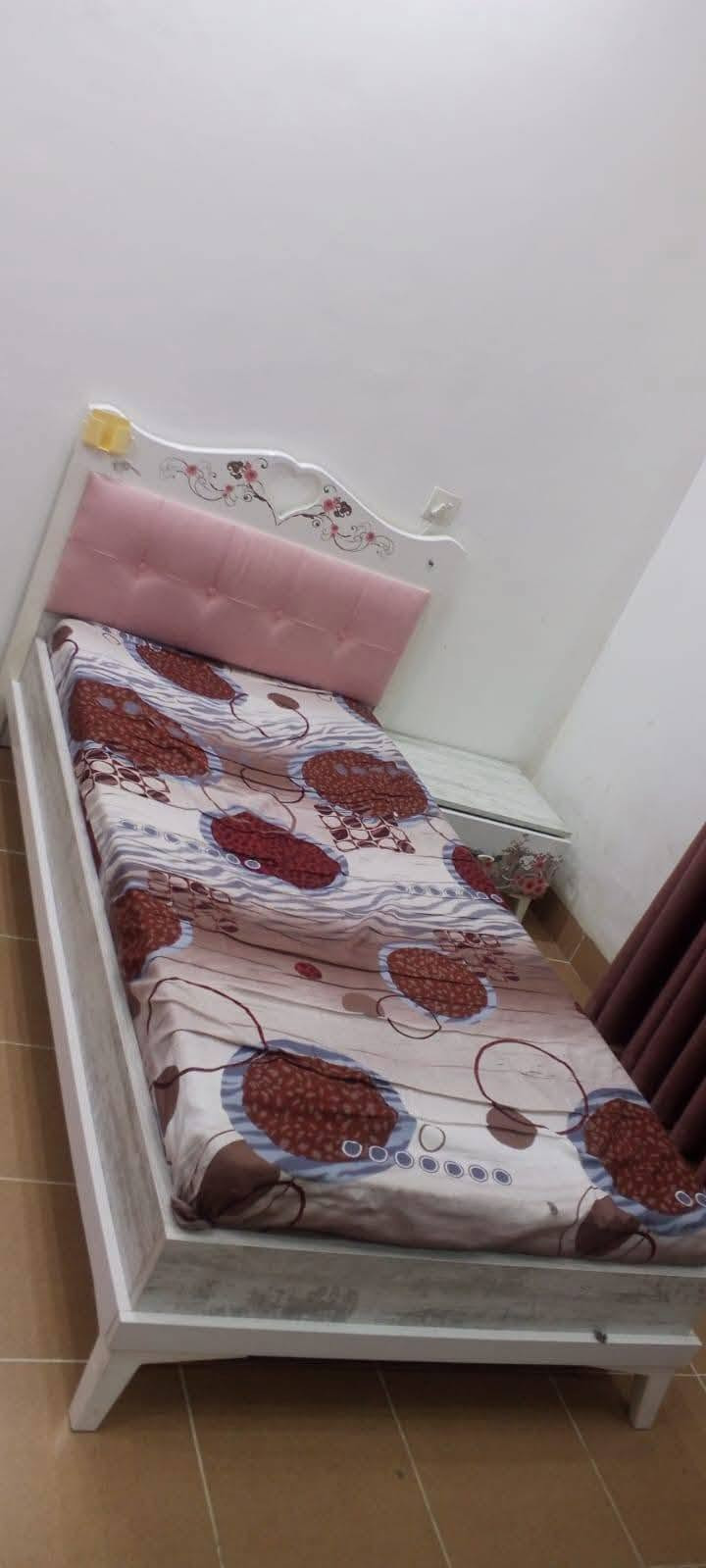 جديد معرض اربيل لبيع وشراء الاثاث🛋
ميز طعام 4 مقاعد نضافه فول سعر 175
كنتور بابين رصاصي فاتح نضافه فول شغل حطاطه 110
مسابح عدد 2 واحد ب15 ب40
سيت مكون من 4 قطع بناتي جربايه نفر 
كومدي مرايا عامودي بيها خانات اكسسوارات مكتبه دراسيه 
نضاف فول سعر 175
غرفه نوم 6 قطع نضافه 90 بلميه سعر 275 
الشد والنقل مجاناً دوشك هديه 🤍
ديوان بيجي 135 الف 
العنوان اربيل سايدين مجمع الزيتون قرب جسر الكورنيش فرمان بران📍
واتساب ***********
متوفر توصيل اربيل+موصل 🚚

نص مكتوب في الصور:
- رويال رحمانه استخدام اقل سنه موديل حديث مع الفلتر 110
