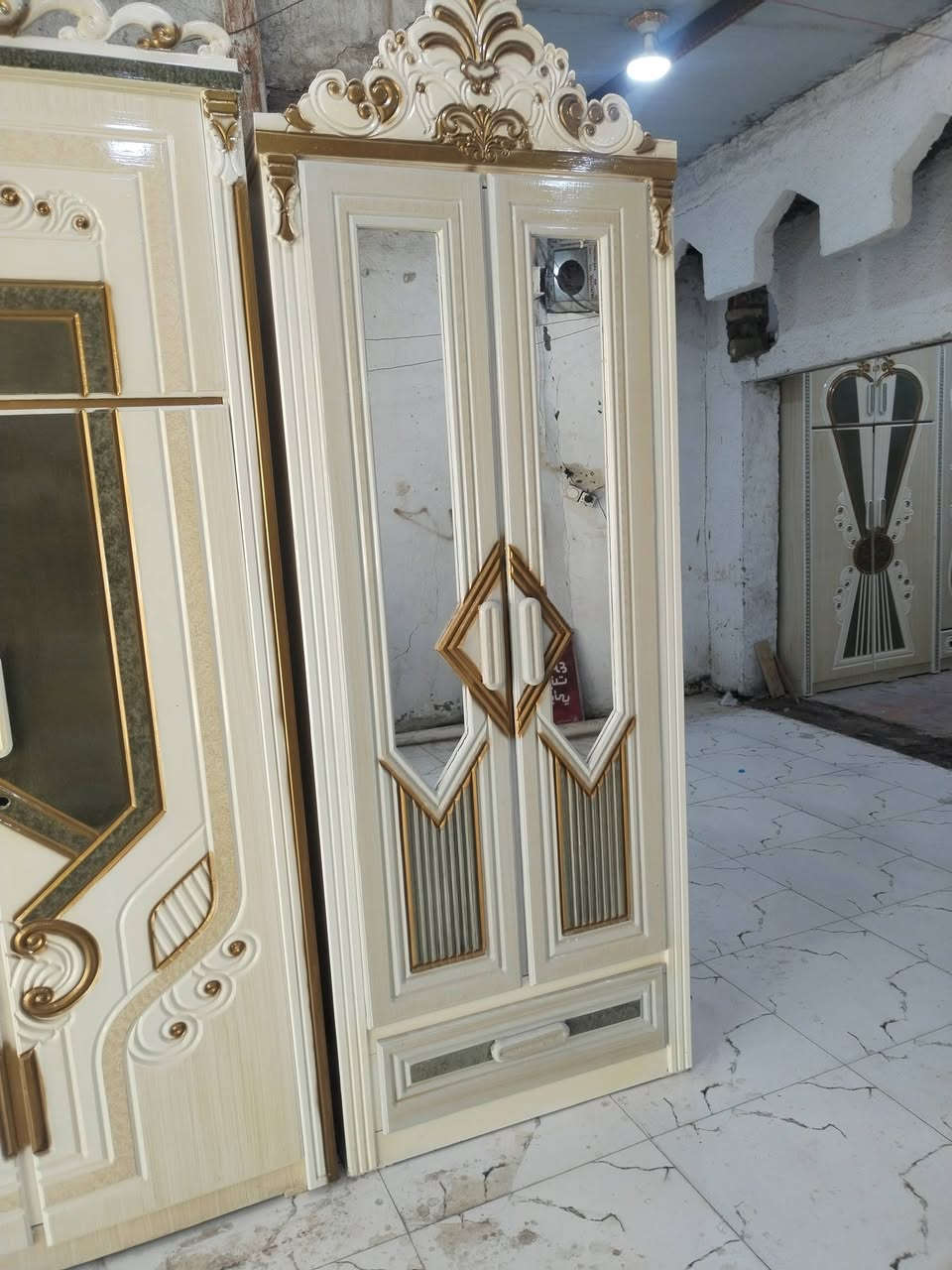 غرفه نجار البيع. جديد سعرمليون تصال***********ناصريه مركز

