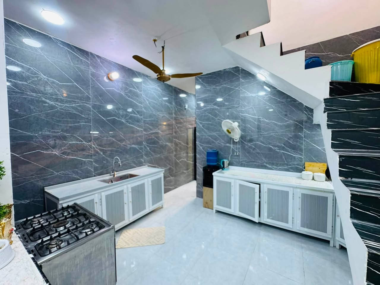 بيت للبيع طابو صرف

📐 100م – نجف / مجمع بيتي

مقابل مجمع الأميرات 

🏠 غرفة، صالة، استقبال، مطبخ

🚿 صحيات (2) + مكشوفة

⚡ جميع الخدمات متوفرة

شغل مال جناي 

💰 السعر67 مليون (وبي مجال )

سعر معه إكمال النواقص 
***********
