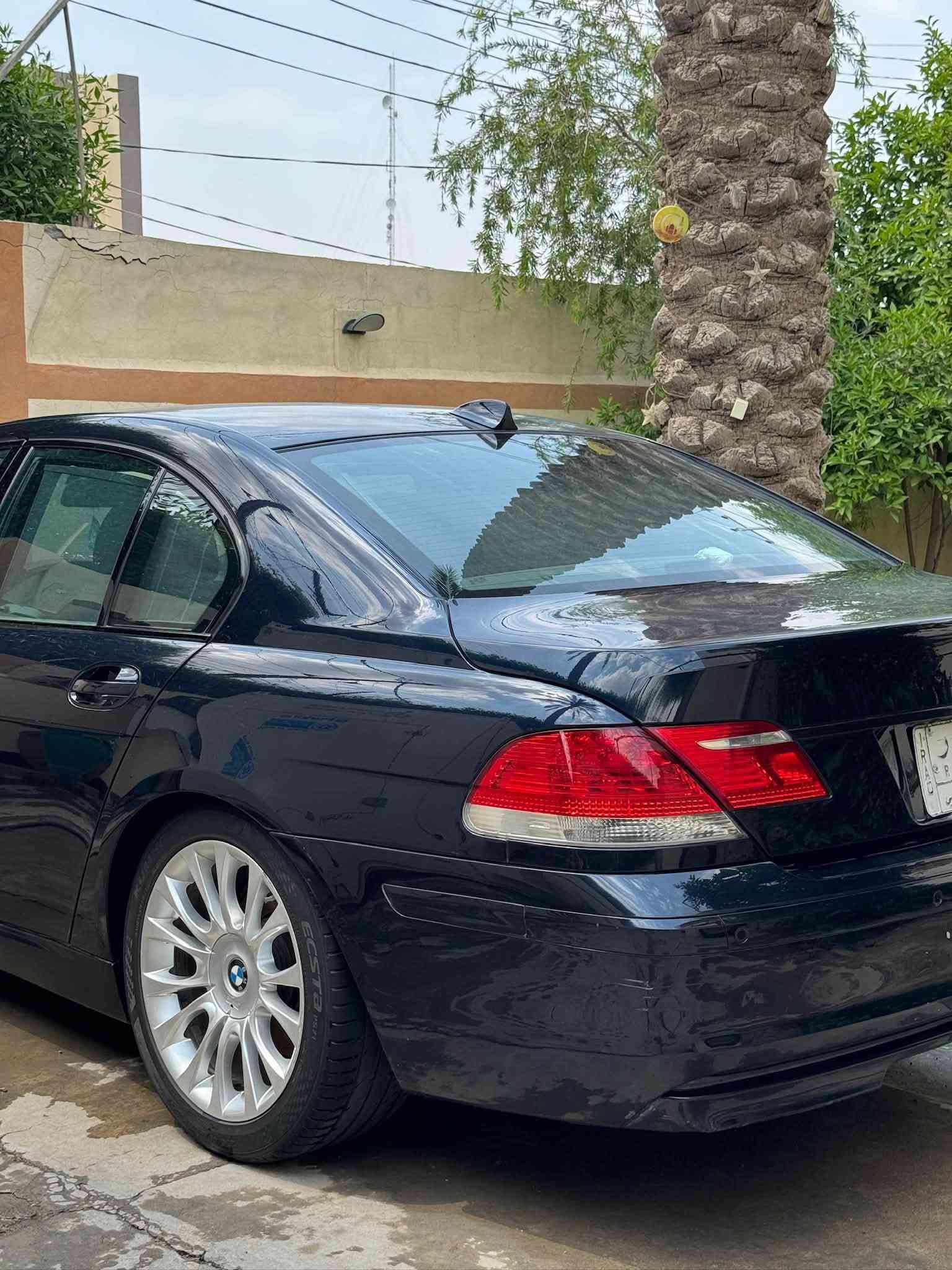 للبيع 
BMW 750i 2006 Individual
طــلــب خــاص وارد يـابـانــي 🇯🇵 
لون نيلي 🔹
ابواب شفط 
صندوق كهرباء 
بردات كهرباء 
ثلاجة وباقي المواصفات المعروفة 
ماشية 130,000Km حقيقي
السيارة صيانتها كلها على ايد الاستاذ عمار بي ام
بيها كلير باليابان 
السعر 13,000$ وبيها مجال 

***********
***********

