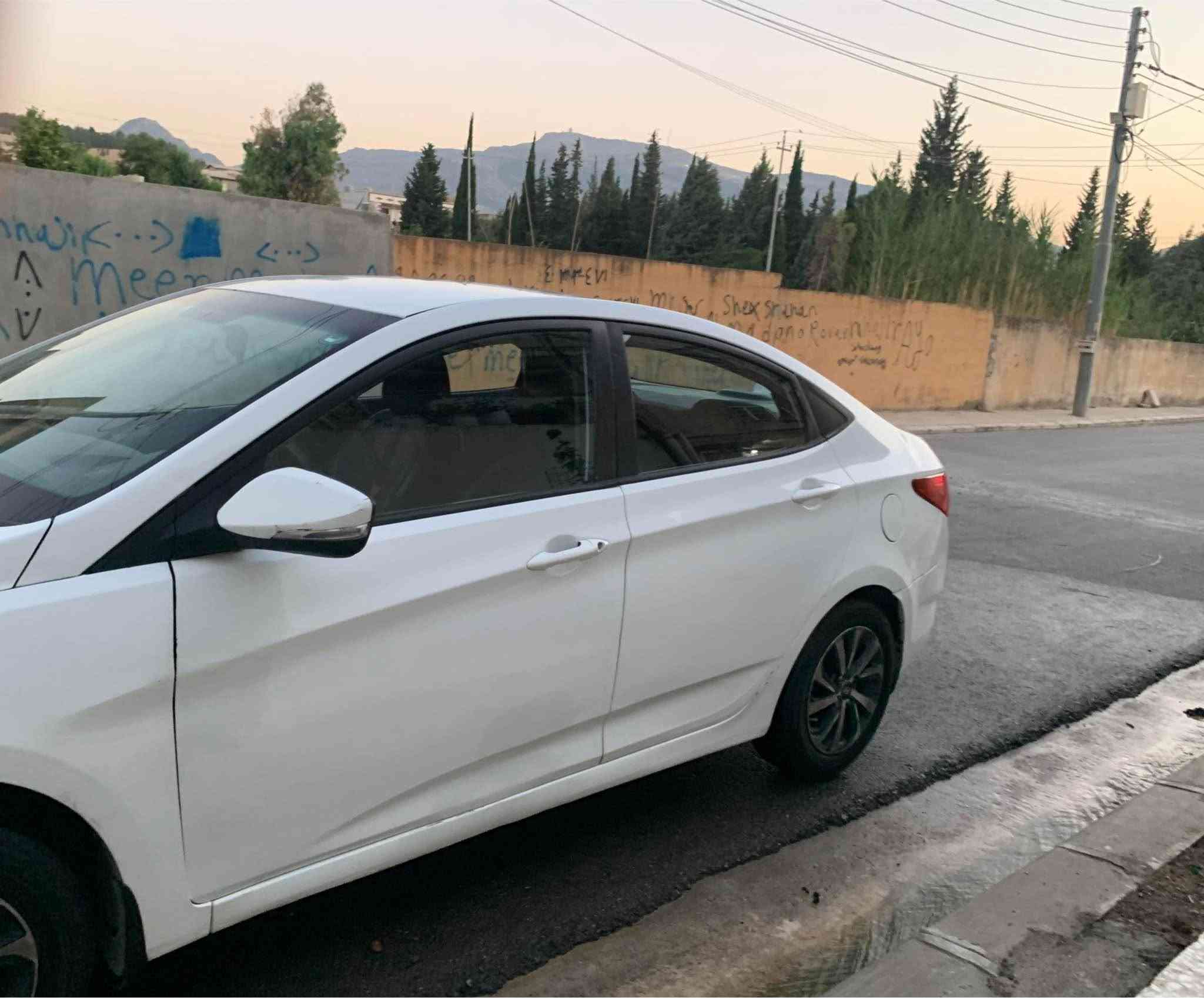 ئەكسنت ٢٠١٢ سەیارەكە ماڵی دۆستە یەك پارچەی بێ ناو گرتن هەیە بەس  لەگەڵ دۆسەكانی دوو دەرگا ساردەكوتی هەیە گێر عادیە  گێڕ و مەكینە و تەحویل بەشەرت سعری ٨٥ و مەجال ڕەقەم تەلەفۆن *********** سوران, أربيل
