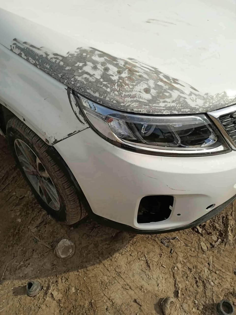 سورنتو 14 
رقمً أربيل ساقط 
ضربتها خفيفه موجوده الصوره ب المنشور
وتكحيلات بسيطه
***********
