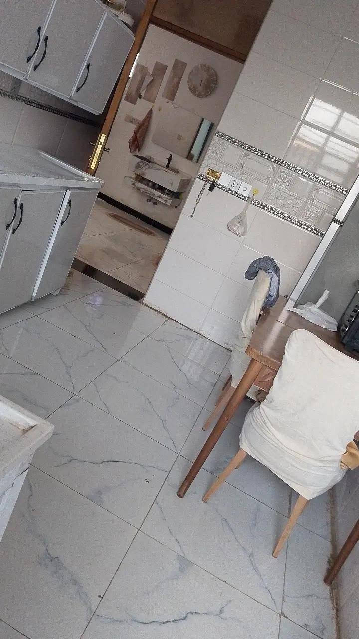 سلام عليكم بيت للبيع بغداد المدائن بستان بيت مشيوح مساحته البيت 140. يتكون البيت من غرفتين نوم وصاله ومطبخ ستقبال وحمام خارجي وداخلي قرار على 25 السعر 75وبي مجال ستفسار على الرقم ***********
