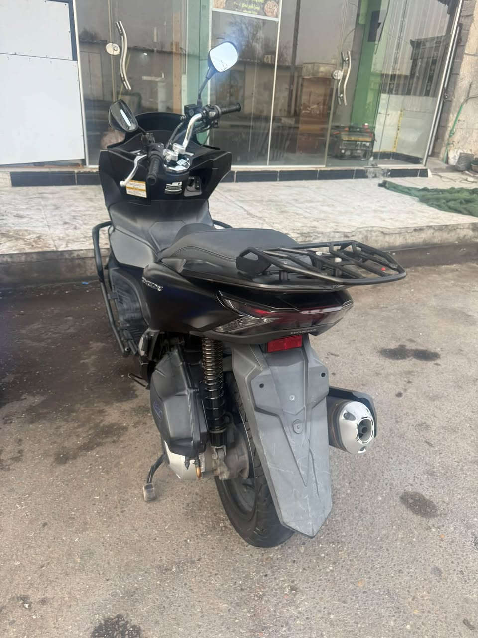 السلام عليكم دراجة pcx جيل رابع كفالة عامة السعر 19 وبيها مجال قليل
العنوان البصرة ام قصر 
***********

نص مكتوب في الصور:
- HONDA