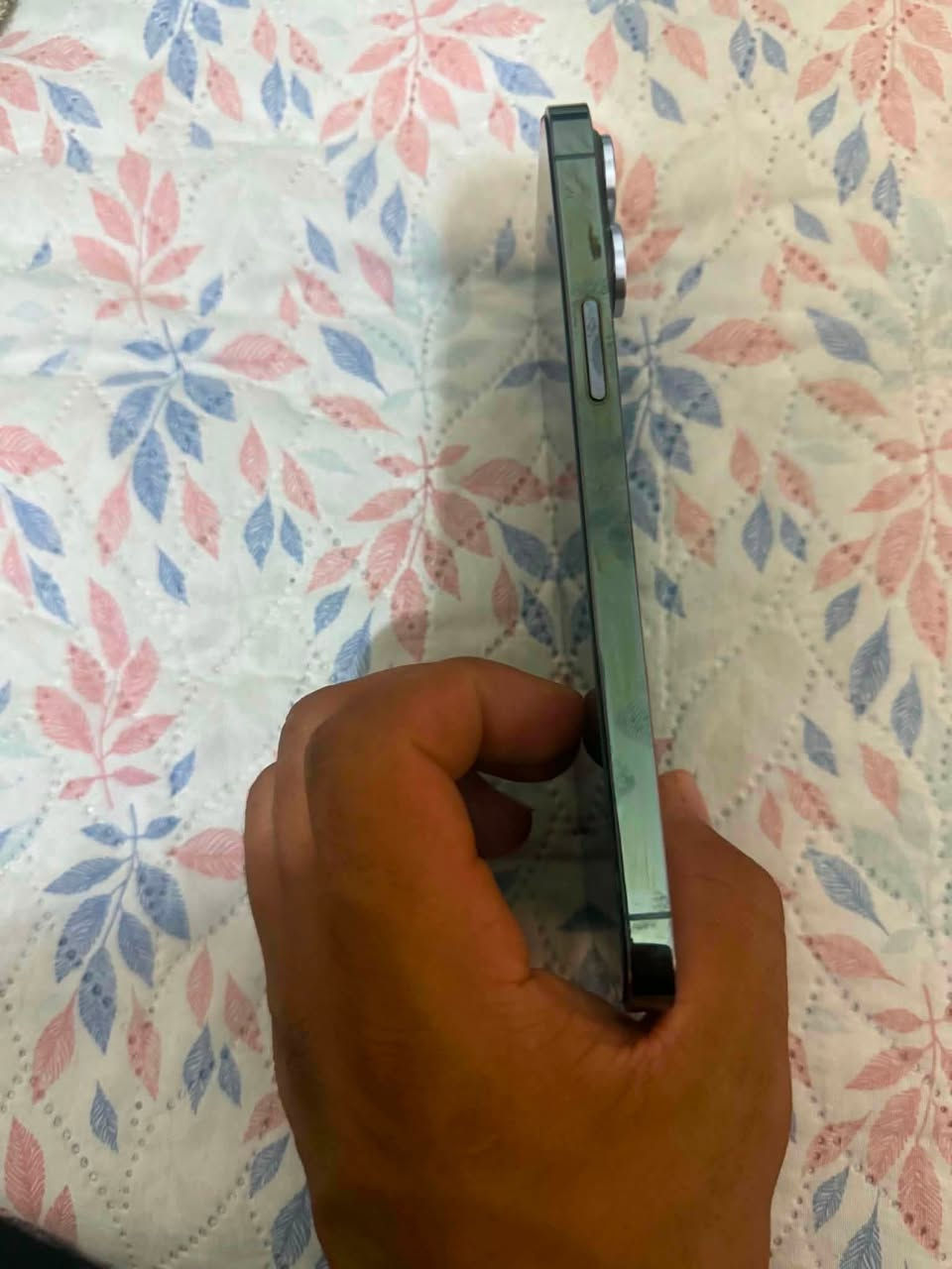 مبايل آيفون للبيع كفاله عامه شرق اوسط بطاريه ٨٧ذاكره 256سعر خاص رقم *********** آيفون 13ابرو ماكس
