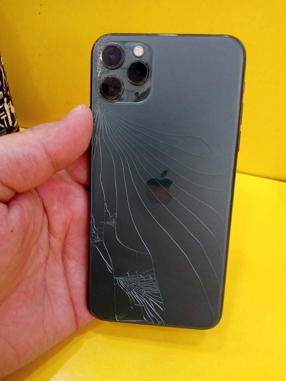 سلام عليكم ايفون 11برو ماكس مبدل شاشه بطاريه نوعيه زينه مكسور ضهر ذاكره 64 يصمه وجه شغاله شراي يتصال *********** مكاني شعب سوك شلال
