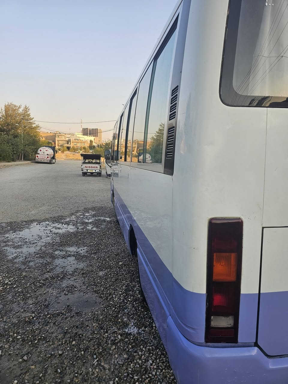 نیسان ٢٠٠٢ ئاڕمی سلێمانی
مەکینە ٣٠٠٠ بەتە
تایەی چوپلێز 
ئاڕمی سلێمانی 
تەنها شینەکەی بۆیاخە 
پێش و دوای دەعمی نییە 
نرخی ٨٥ وەرەقە 
ژم. ***********
ناونیشان سلێمانی
