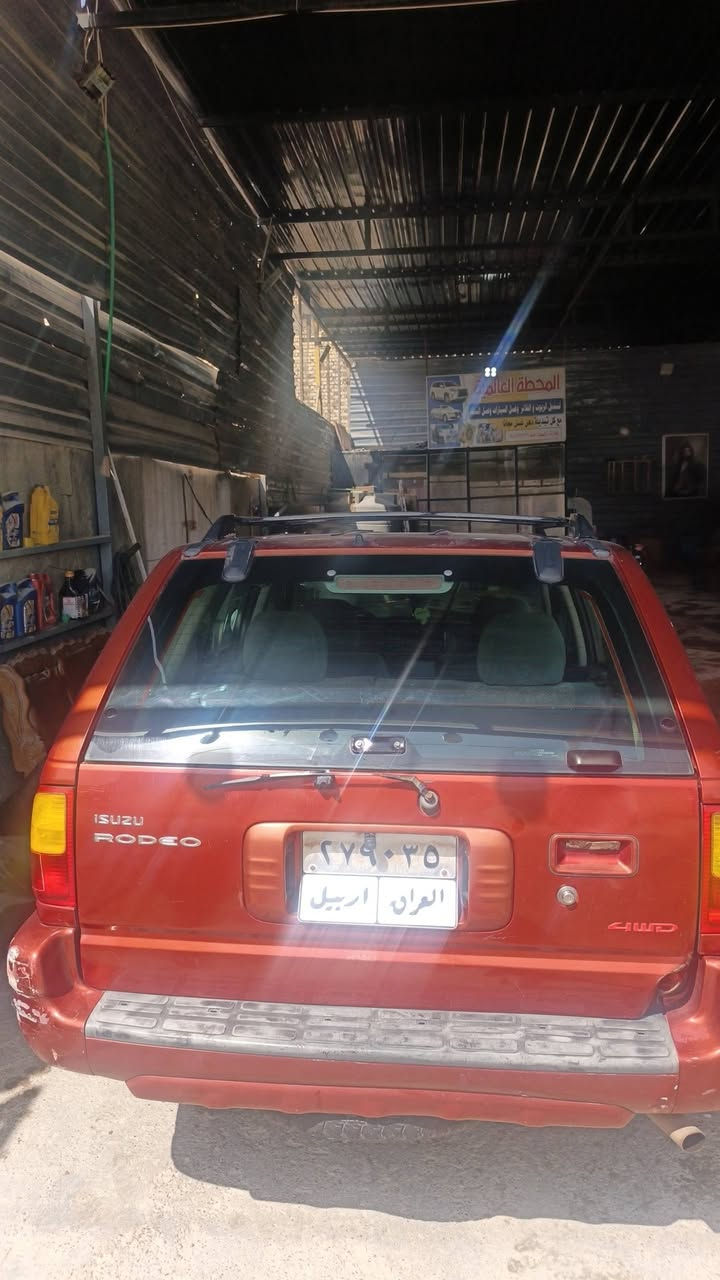 سلام عليكم شباب
سياره زوزه ياباني 
حداديه ٦٠ /100
مكاينه وكير  بلايلون ففتي فيش وبطل 

مكان نجف سعر الاتصال عله رقم ***********
