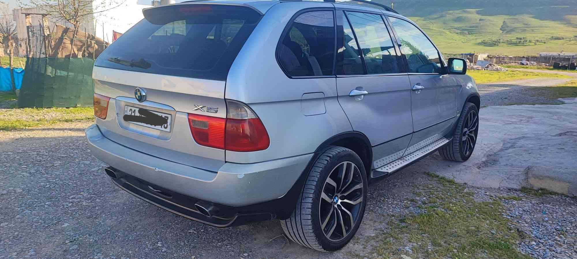 X5 30i
مۆدێل 2001
نرخی 90
بێ بۆیاخ بێ کاڵ بونەوە 
شەش پستن 30i 
گێڕومەکیینە بەشەرت
مواسەفات فولە بەس سڵایت نیە
سەنەوی تازەیە هەتا 2029
بەناو خۆمەوەیە 
7وەرقە غرامەی لەسەرە 
***********
***********

نص مكتوب في الصور:
- أدخل نص