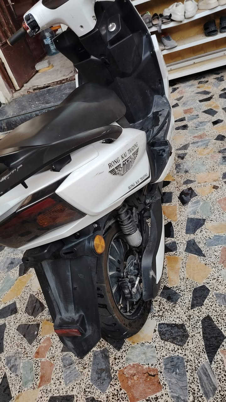 سلام عليكم عندي دراج شحن من شركة MTR الدراجة خير من الله تمشي الشحنة الوحدة تمشيك 60 كيلو متر و سرعة الدراجة 75 كيلو متر بالساعه و بيهة نضام البك ترجع ليورة و بيهة 3 سرعات و سعر الدراجة  ب800 و بيهة مجال التواصل ***********
