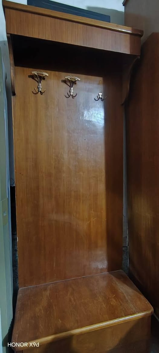السلام عليكم
غرفة نوم نجارة عراقي توصاه. خشبها قوي ثكيل
كنتور ٦ أبواب. سرير. ميز تواليت. ميز. زاويه. كومديات جنب السرير. مع كومدي بابين
السعر ٧٠٠ وبيها مجال حسب الاتفاق
للاتصال على الرقم :***********
