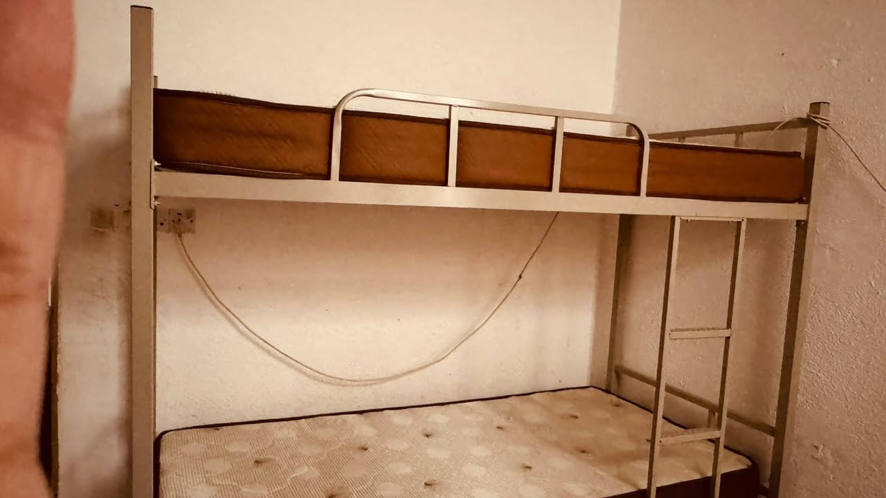ها سلام عليكم جربايه قاطين بعدها جديده ويه دواشك اثنين همين جدد مستعمل شهر أخو الجديد سعر 250 ألف والله بس الدواشك ماخذهن به 150 عنوان كركوك طريق بغداد ***********
