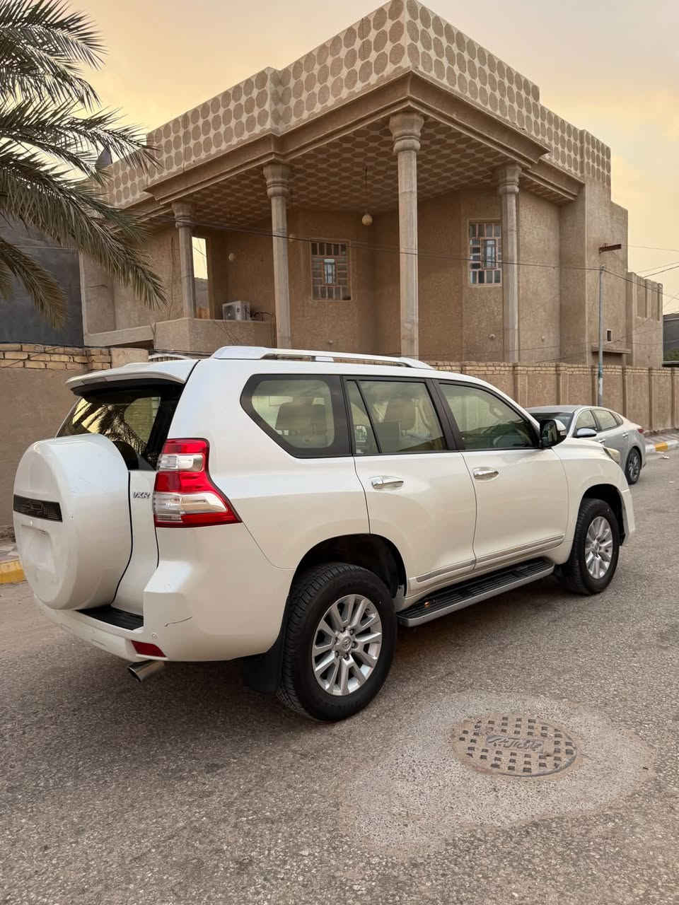 برادو 2017  

اعلى فئة VXR دشبول لكزز 

6 سلندر ماشية 95 الف سنوية بأسم والدي تحويل مباشر
رقم بغداد - مكاني ديوانية
ملاحضات / بارد بسيط باب السايق موضح بالصورة
وباب الجنطة مبدل وكالة يعني بالسونار يطلع يمك برغي مفتوح فقط. 

سونارها موجود لليحب ارسله اله
سعر 330 ورقة
اتصال ***********
