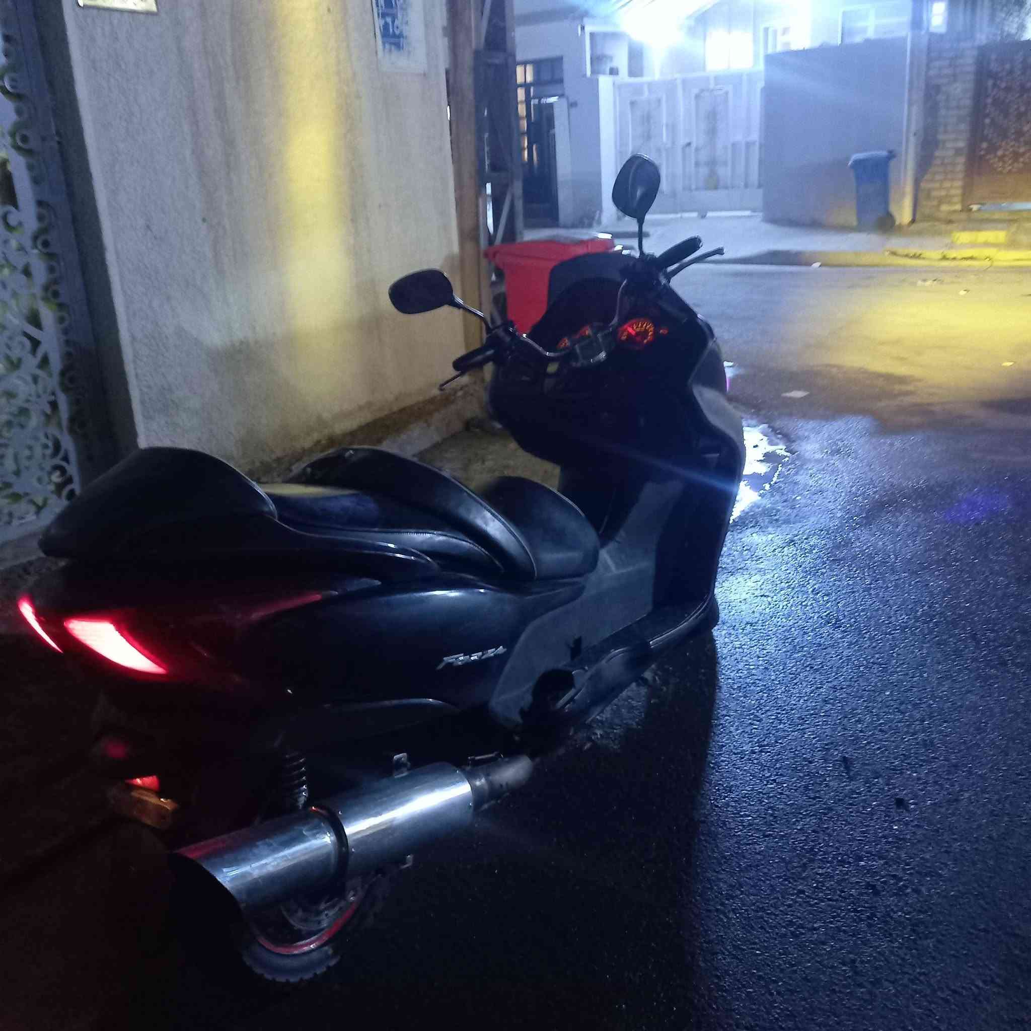 دراجه فورزه صفر تسعه عليها ادامه كامله قبل يومين بدلت ملف الشحن واتر بم فيت بم لايت زنون ٤الوان كلاجات كلها جدد ترايك للبصرة محرك لاصرف ولاتبخير صالنصه رياضي  مكاني الشعب ***********واتساب السعر ٩٠٠ الف
