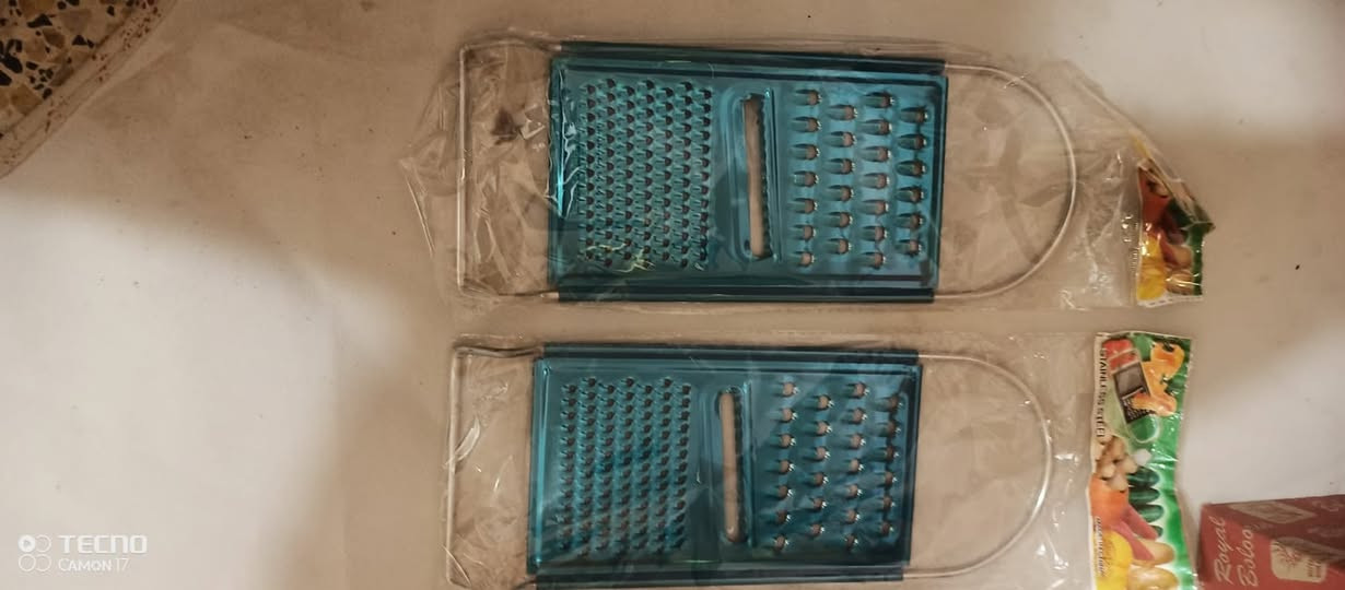 السلام عليكم
تصفية محل للبيع ا جملة شلعة كلهن ع 1000و750و500القطعة

عنوان بعقوبة ***********

نص مكتوب في الصور:
- TECNO CAMON 17