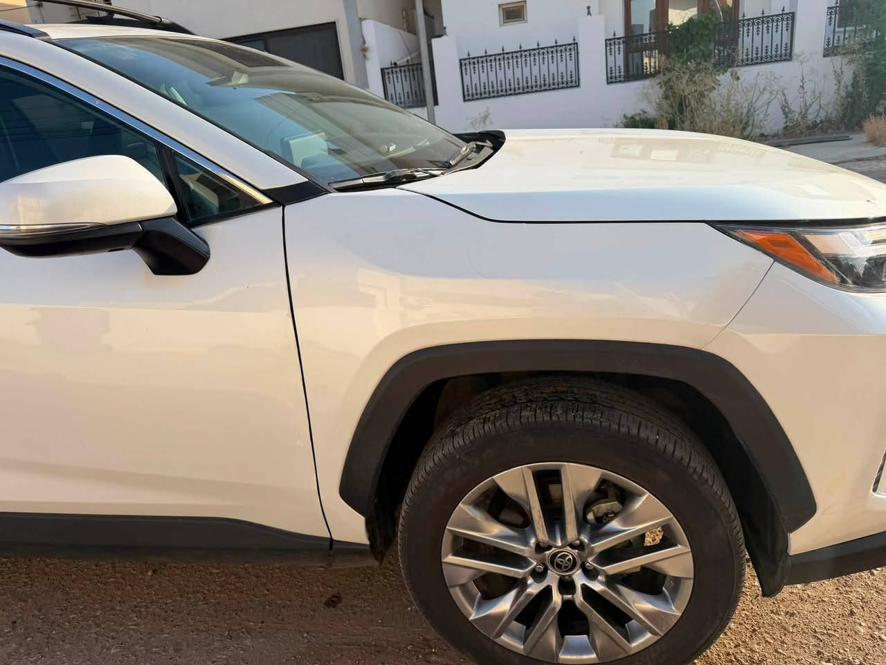 Rav 4 limited 2024 للبيع
سعر ٢٤٦
بانزين 
فول مواصفات و دعام خفيف
ماشي ٣٥ كم
تترقم ارقام شمالية

* المحرك: 2.5 لتر Dynamic Force، 4 سلندر
* القوة: 203 حصان
* العزم: 249 نيوتن متر
* القير: أوتوماتيك 8 سرعات
* الدفع: AWD-i / AWD حسب التجهيز الأمريكي
* الجنوط: 19 إنش
* المقاعد: 5 ركاب
* الشاشة: 10.5 إنش
* العدادات الرقمية: 7 إنش
* الصوت: نظام JBL متوفر ضمن تجهيزات الفئة
* فتحة سقف: متوفرة
* الباب الخلفي: كهربائي
* المقاعد الأمامية: كهربائية ومدفأة + تبريد
* المقود: مدفأ
* التشغيل: تشغيل بصمة/زر مع Smart Key
* الأمان: Toyota Safety Sense 2.5+، مثبت سرعة متكيف، رادار، تحذير النقطة العمياء، تنبيه حركة المرور الخلفية، وفرملة تلقائية.

للتواصل دزل رسالة على الواتس اب ***********
مكاني كركوك
