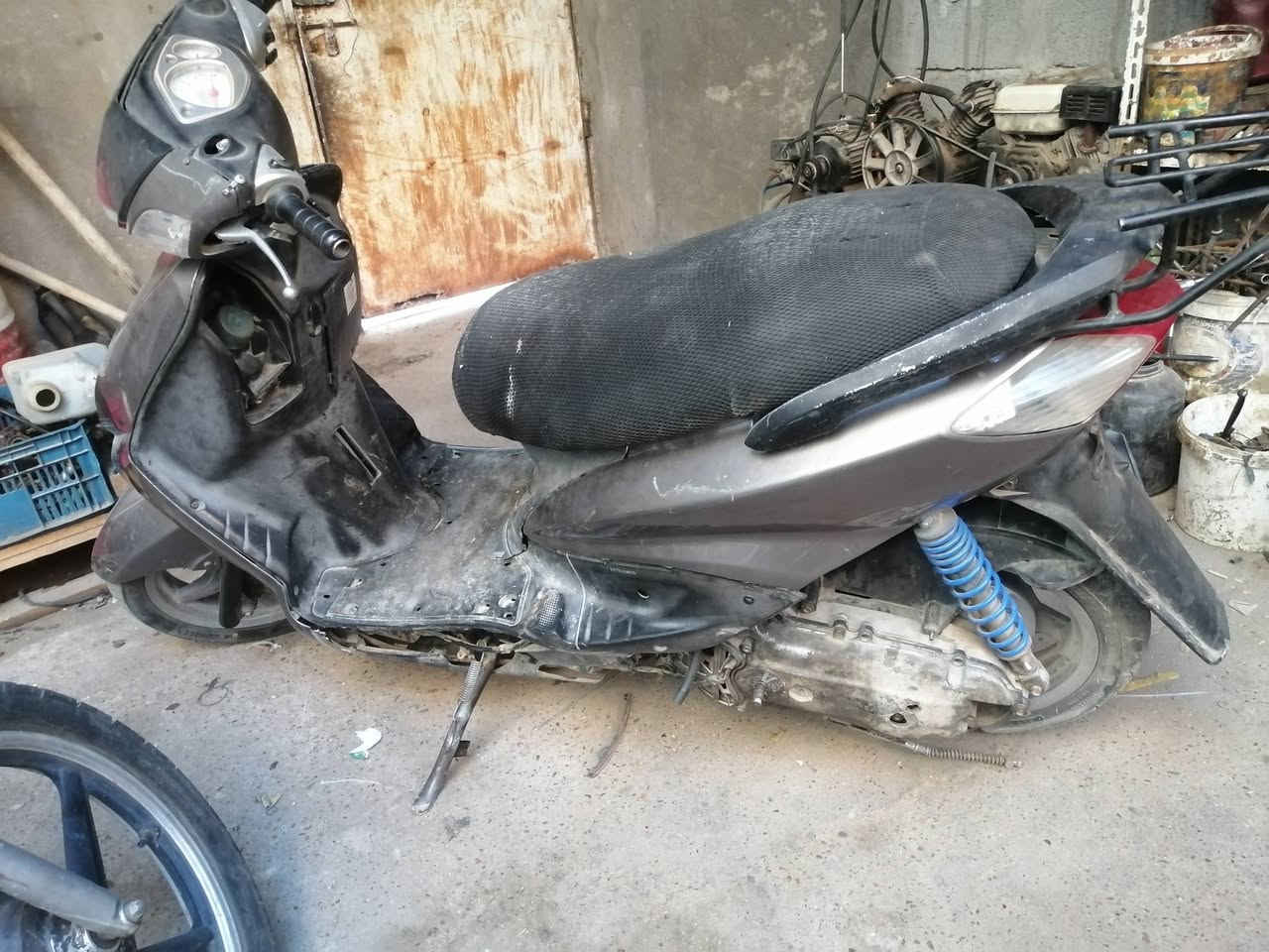 سلام عليكم دراجا للبيع  مكينه مكفوله سعر 300وخمسين مكان بغداد راسني لخاص مفتوح دراجا الله شاهد مكينه فول بس نارها ما عرف مكينه مكفوله كفلك مكينا
