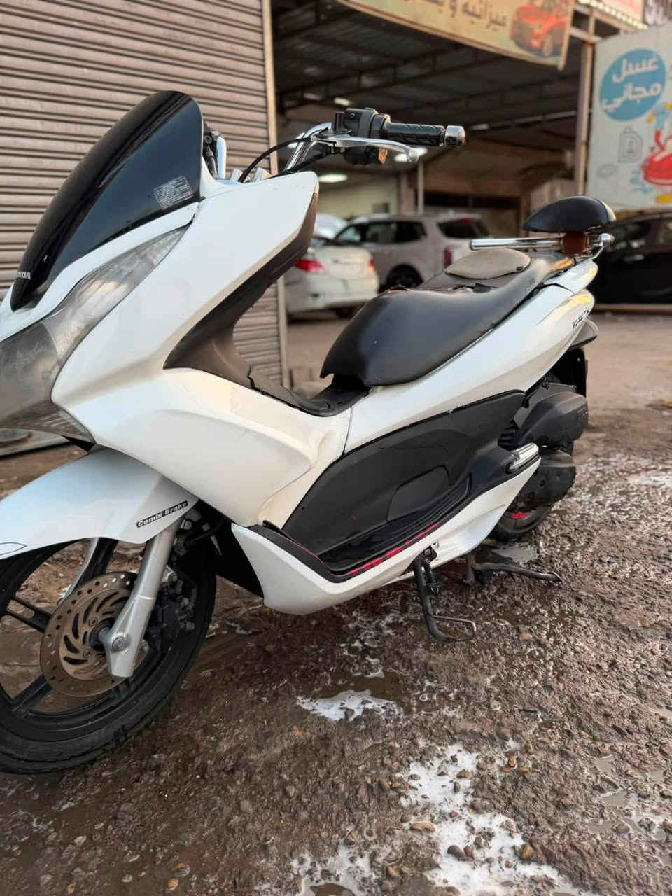 شلام عليكم شباب PCX جيل الاول البيع الدراجه بحاله وكاله حلوه ونضيف :الدراجه بلاديه  السعر خاص ‭***********‬
