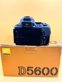 نيكون D5600 • عدسة ١٨-٥٥ • شتر ٩٢٧٠
