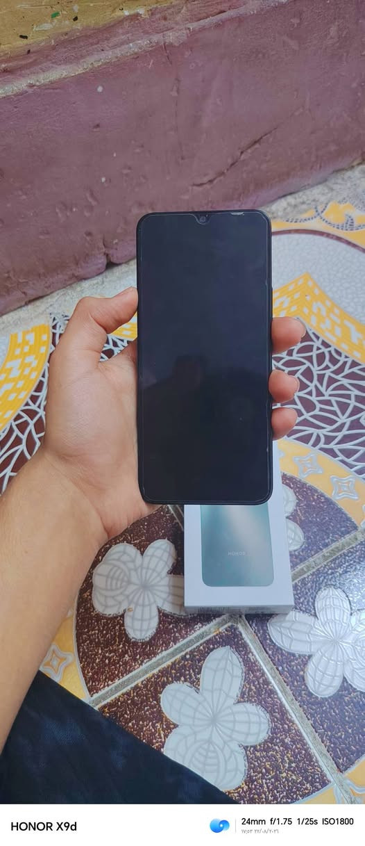 سلام عليكم  هونر x9b
الجهاز نضيف اخو الجديد 
كرتونته ويا سعره 175 بغداد البياع حي التراث ***********

