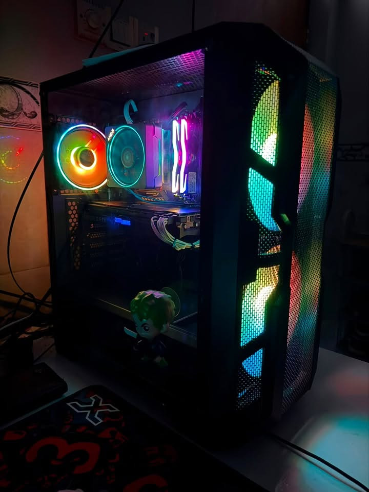 سلام عليكم
Pc 
المواصفات:
• CPU: AMD Ryzen 7 3800X (8 Cores / 16
Threads)
• GPU: NVIDIA GeForce RTX 2060 SUPER 8GB
• Motherboard: MSI MAG B550M BAZOOKA
• RAM: 16GB DDR4 (2×8GB RGB)
• CPU Cooler: AMD Wraith Prism RGB
• Storage:
• SSD 240GB
• HDD 1TB
• Power Supply: 750W
• OS: Windows 10 Pro 64-bit
اضافة الى مبرد مائي مامستخدم جديد ابيض 3فانات شاشه تقره البروده والحراره وكلشي 

مميزات الجهاز:
• مناسب لجميع الألعاب الحديثة.
• مناسب للتصميم، المونتاج، والبرامج
• الجهاز نظيف ويعمل بدون مشاكل.
• قابل للفحص والتجربة.
السعر: (850 الف وبيها مجال بسيط ) 
الموقع: (بغداد المنصور)
للتواصل: ( *********** )
