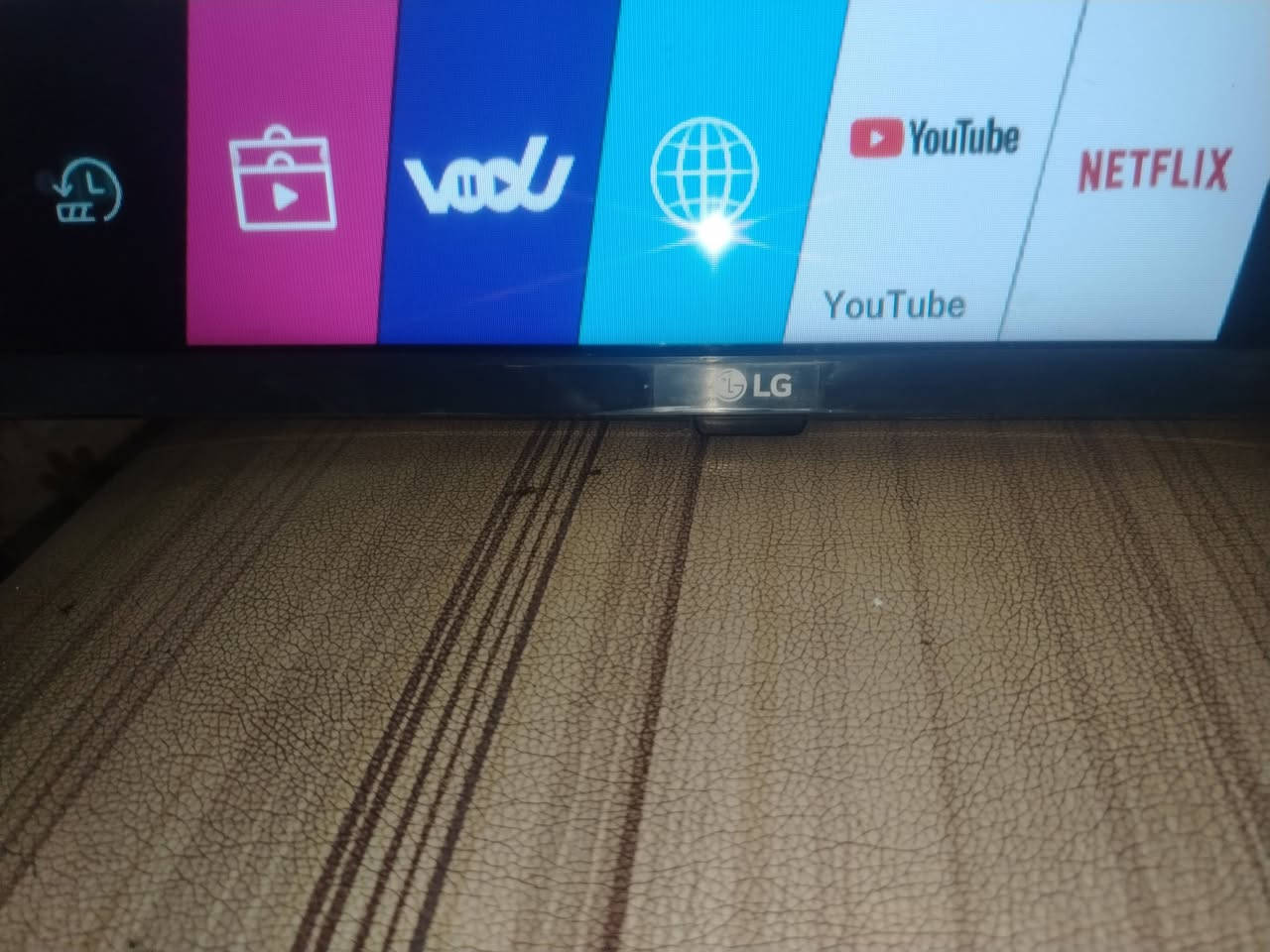شاشة LG فول موصفات نت ستلايت داخلي حجم 32 الزبير *********** سعر خاص
