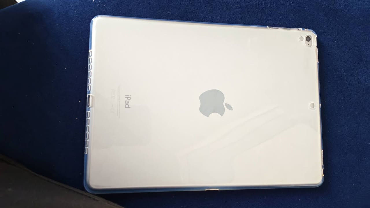 ​للبيع آيباد اير 2 (iPad Air 2)السعر85
السعة: 16 جيجابايت
​النظافة: شرط النظافة 90% (جهاز نظيف وشغال تمام)
تواصل***********
