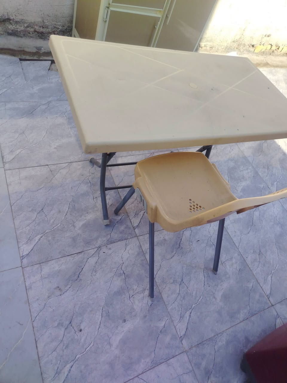 مكلفة ب نشر كنتور بابين نجاره نضيف ميز طعام وياه واحدد كرسي غساله ام لمس طباخ ع كهرباء هوه وكاونتره صوبات غازيه جرابي ثنين خوات نزله مال جربايه الاتصال ***********
