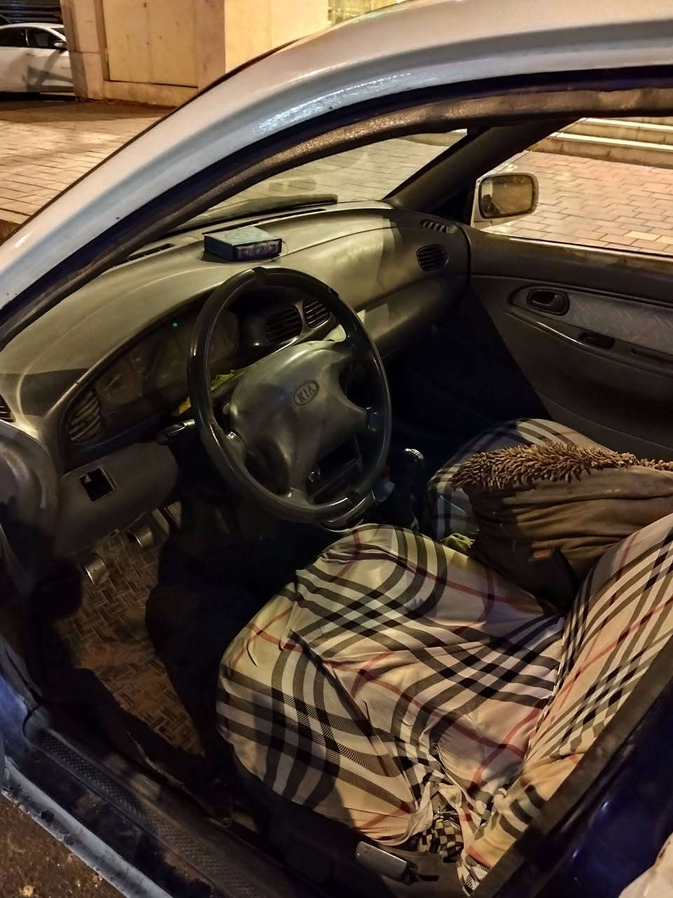 سلام عليكم 
سيارة كيا افيلا للبيع موديل 1998 
السيارة جاهزة كهربائية كلها شغالة 
السيارة مكينة وكير مكفولات سماعات شغالة 

كير عادي تبريد شغال عوزة بس غاز حدادية جاهزة  السعر 27 وبيها مجال  رقمها نجف 
باتري جديد  تخم تايرات جدد مكاني نجف وراعيها موجود  
هاذة رقمي تواصل ويا بي واتساب ***********
