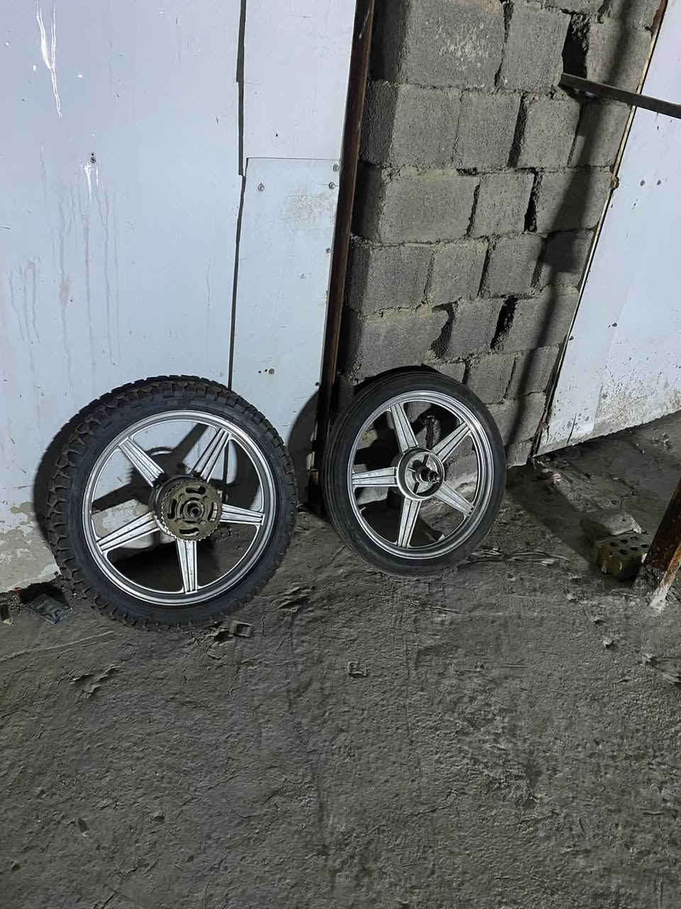 سلام عليكم شباب هاي  دراجه تفصيخ أبيع كوم حديد شباب السعر  خاص عل هاذ رقم***********

