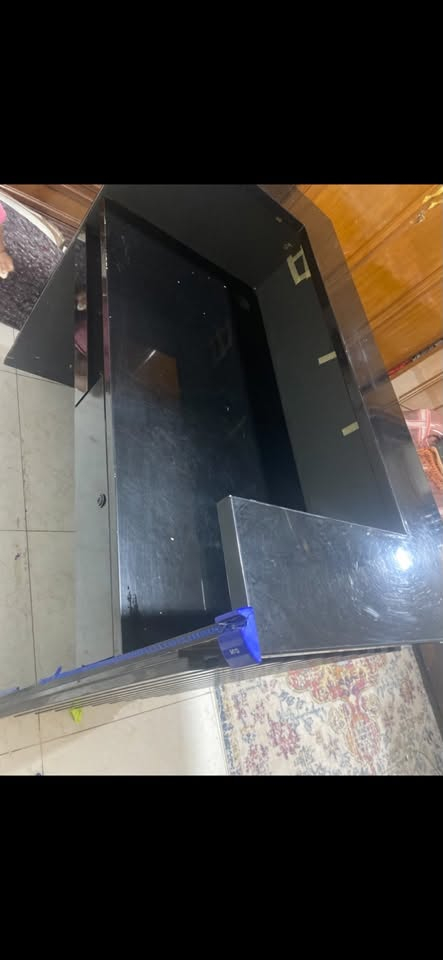 ميز كاشير شبه جديد معروض ١١٠ الف للتواصل
*********** بغداد
