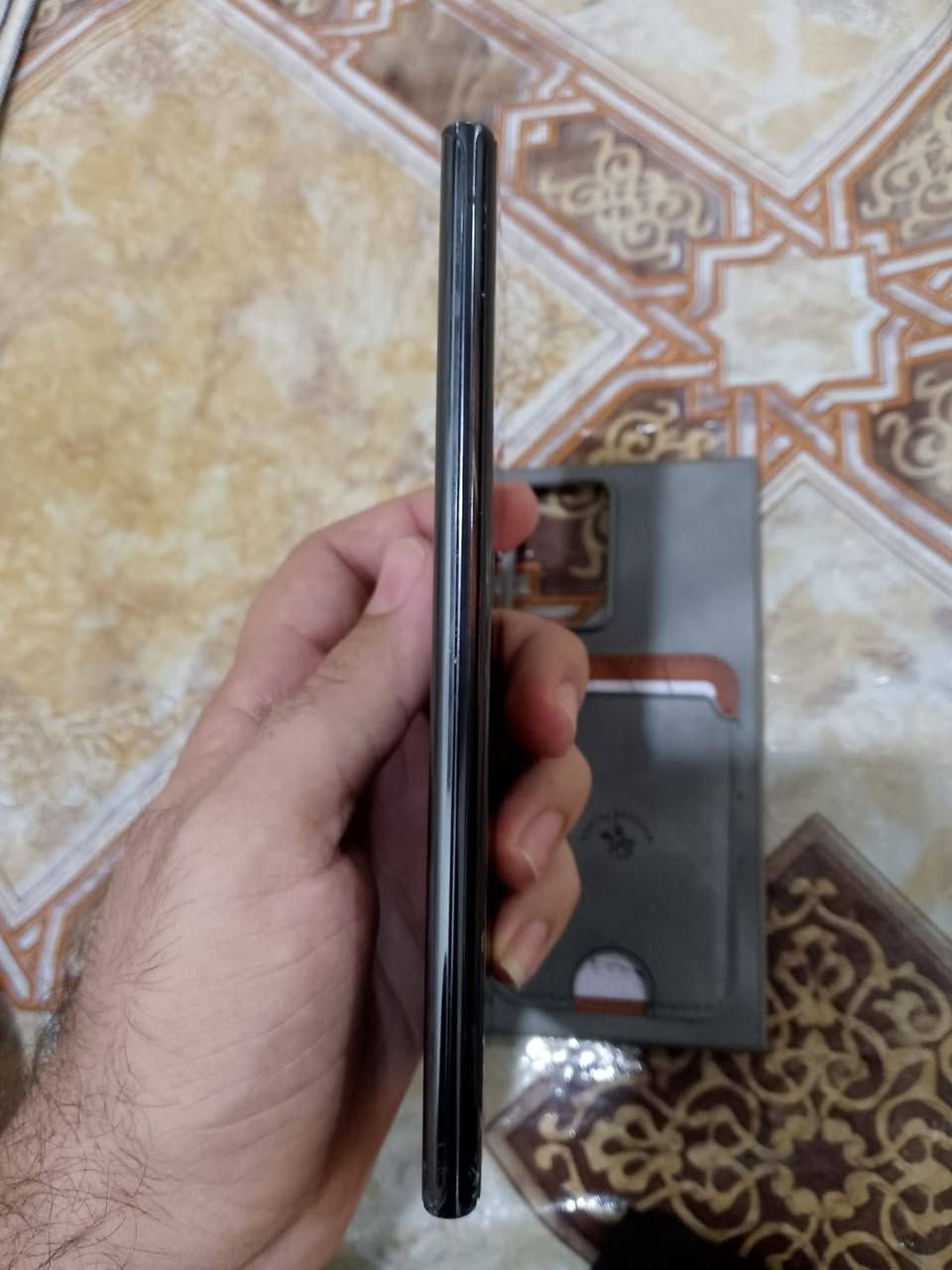 سامسونك نوت20الترا جهاز كفاله عامه فقطبيه صدعه خفيفه بضهر جوه خفيفه كلش جهاز فول نضافه ذاكره 256 شاشه منحنيه 120هرتز ملحقات فقط حافظه 
السعر النهائي ٣١٠ مكاني بصره هارثه توصيل ماعندي رقمي ***********

