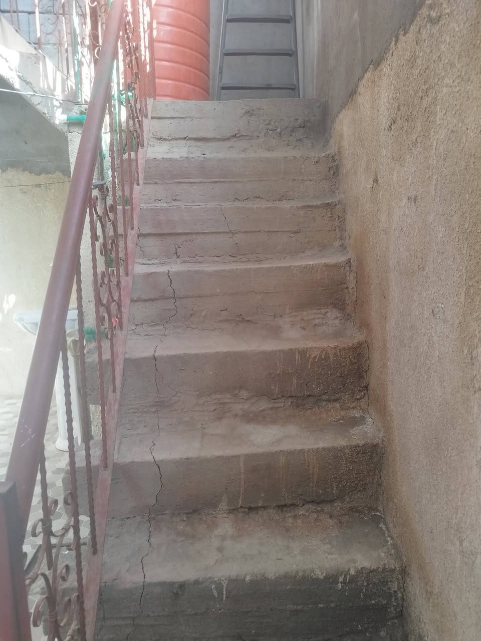 دار سكن زراعي المساحه 100متركونكريت مسلح
البناء ديوانيه وغرفة نوم 
مطبخ
صحيات داخليه وخارجي 
دررج خارجي
سقيفه على سطح 
البيت سيراميك 
سقف ثانوي
سعر البيت 55مليون بيه مجال
ابو الخصيب قريب تقاطع الصحراء
شارع السراميك 
***********وت ساب
