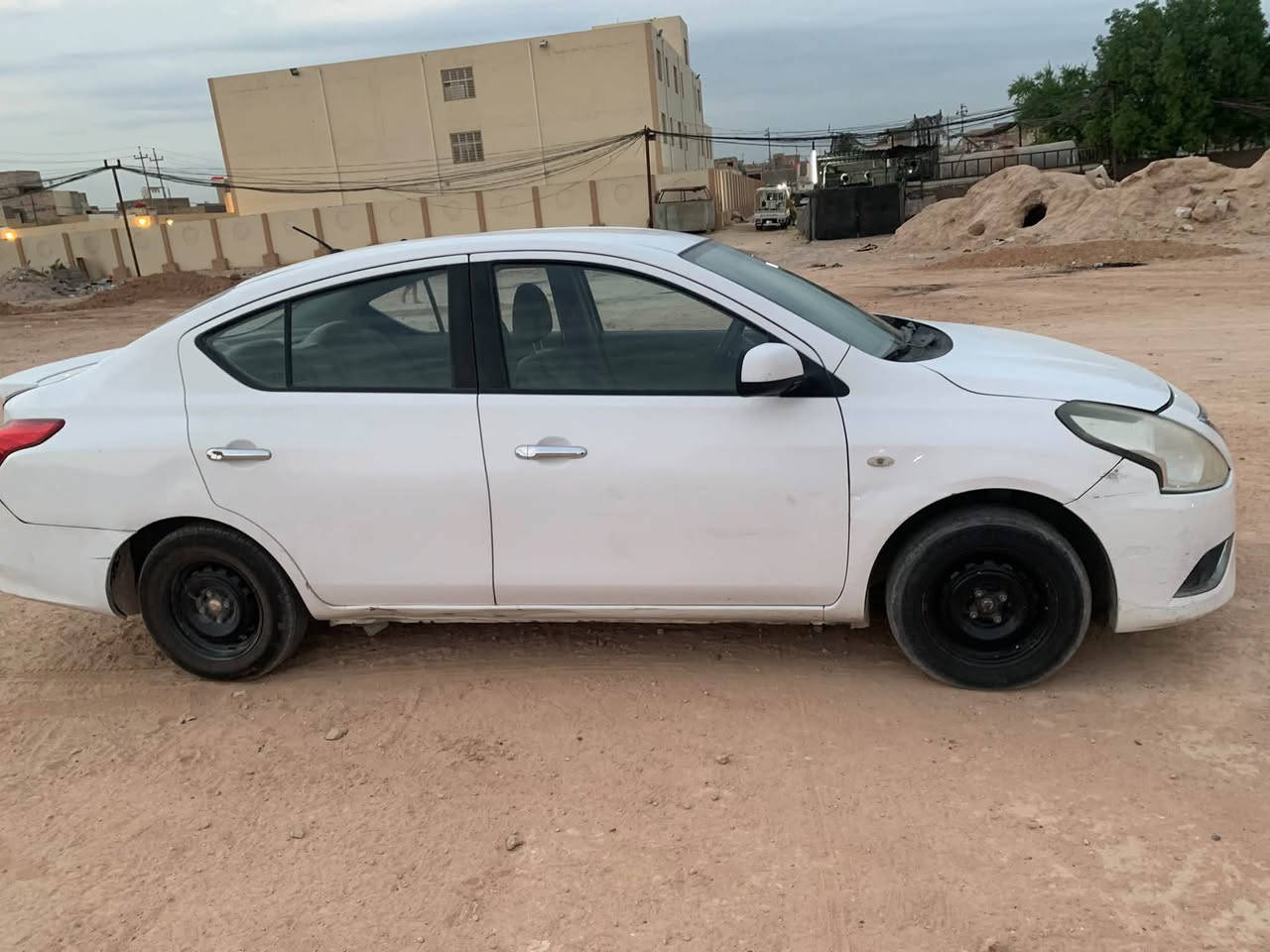 سني هندي رقم اربيل موديل ٢٠٢٠ ب ٨٧ $ جاملغ خلفي صبغ + شخط بباب الصدر + خسفة بالدوسة جهة العبري صغيره  
***********
