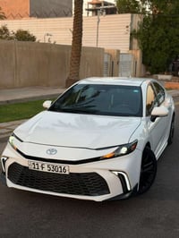 كامري 2025 SE HYBRID وارد امريكي للبيع محرك 2.5 بحالة الوكالة الممشى 3...