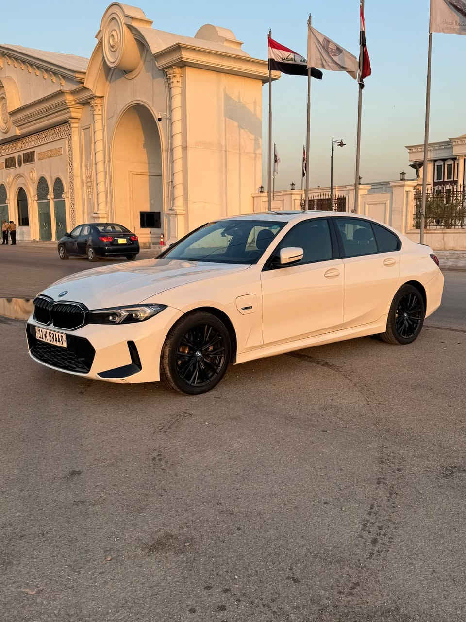 BMW 330e plug in hybrid M package 2023
موديل 2023 الشكل الجديد رقم بغداد
ثلاث وضعيات قيادة (بانزين / هايبرد / كهرباء)
ماشية 77 الف كيلو متر
المواصفات : 

شاشة متصلة 

تدفئة كشنات 

ميموري سيت

لدات داخليه 

فتحة سقف 

داخل جلد اسود  

وبقية المواصفات معروفه 

حادث السياره خفيف بنيد وجاملغ يسار   

ايرباك دركة راجع سستم  

السعر 260 وبيها مجال
للاستفسار 
***********
