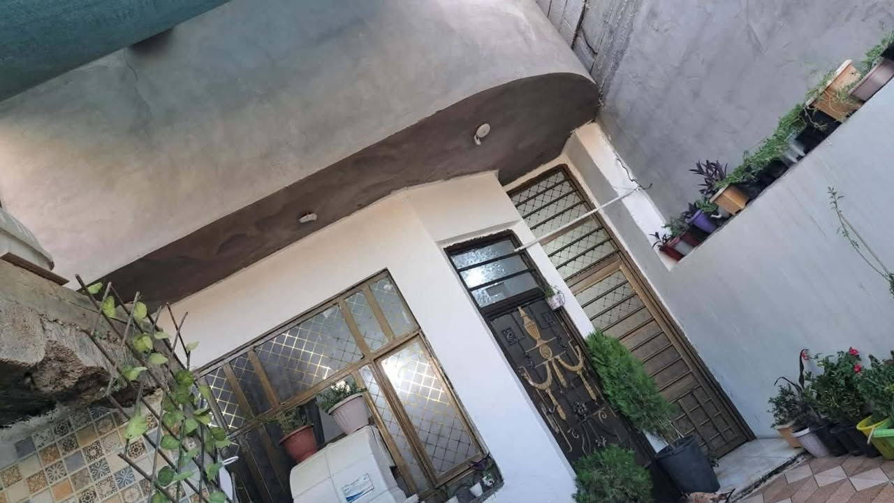 سلام عليكم يوجد الدينا مشتمل 100 متر لايجار او للبيع العنوان الراشدية بين المراسمه وبين سبع نيسان البيت كلش نضيف ومرتب يحتوي عل غرفه وصاله وستقبال جاهز بل كامل للسفسار ***********
