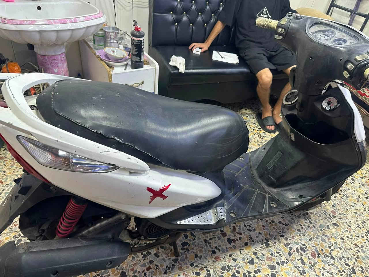 للبيع صعلب نكره سلف محرك مكفول شلعه معدل فول مكينه خرسه كابريتر السعر 550وبيها مجال بصيط عنوان الاعظميه شراي يتصل ***********
