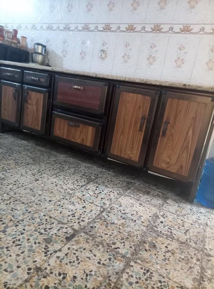 السلام عليكم
كاونتر للبيع  هوى وسنك سطح مرمر   
بابل سعر 200 وبي مجال
***********
