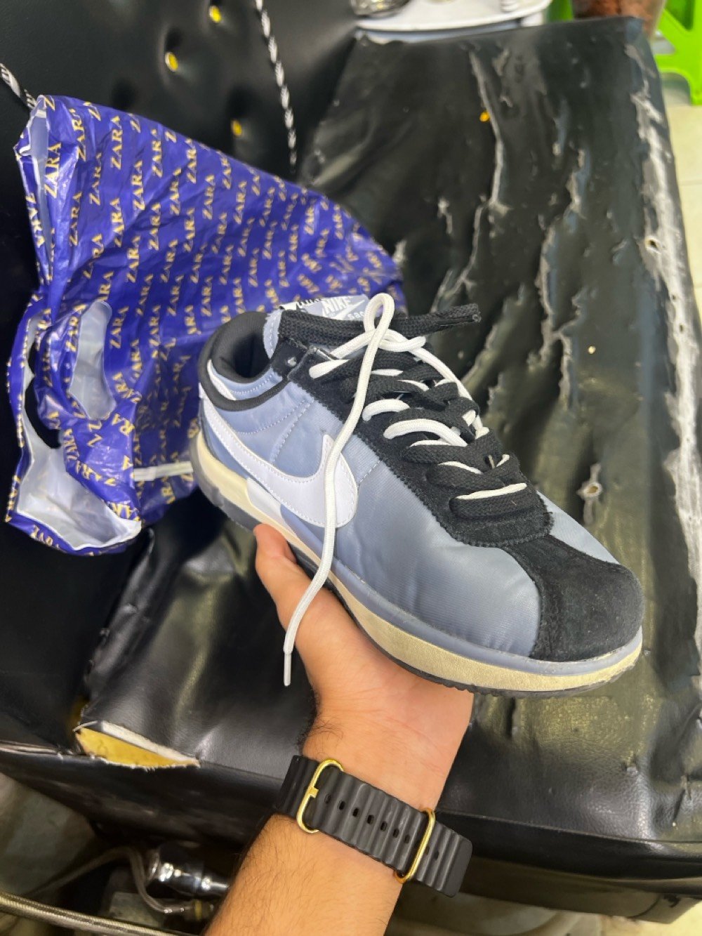 حذاءNike Zoom Cortez SP x
قياس42
مملبوس باله اصلي
***********