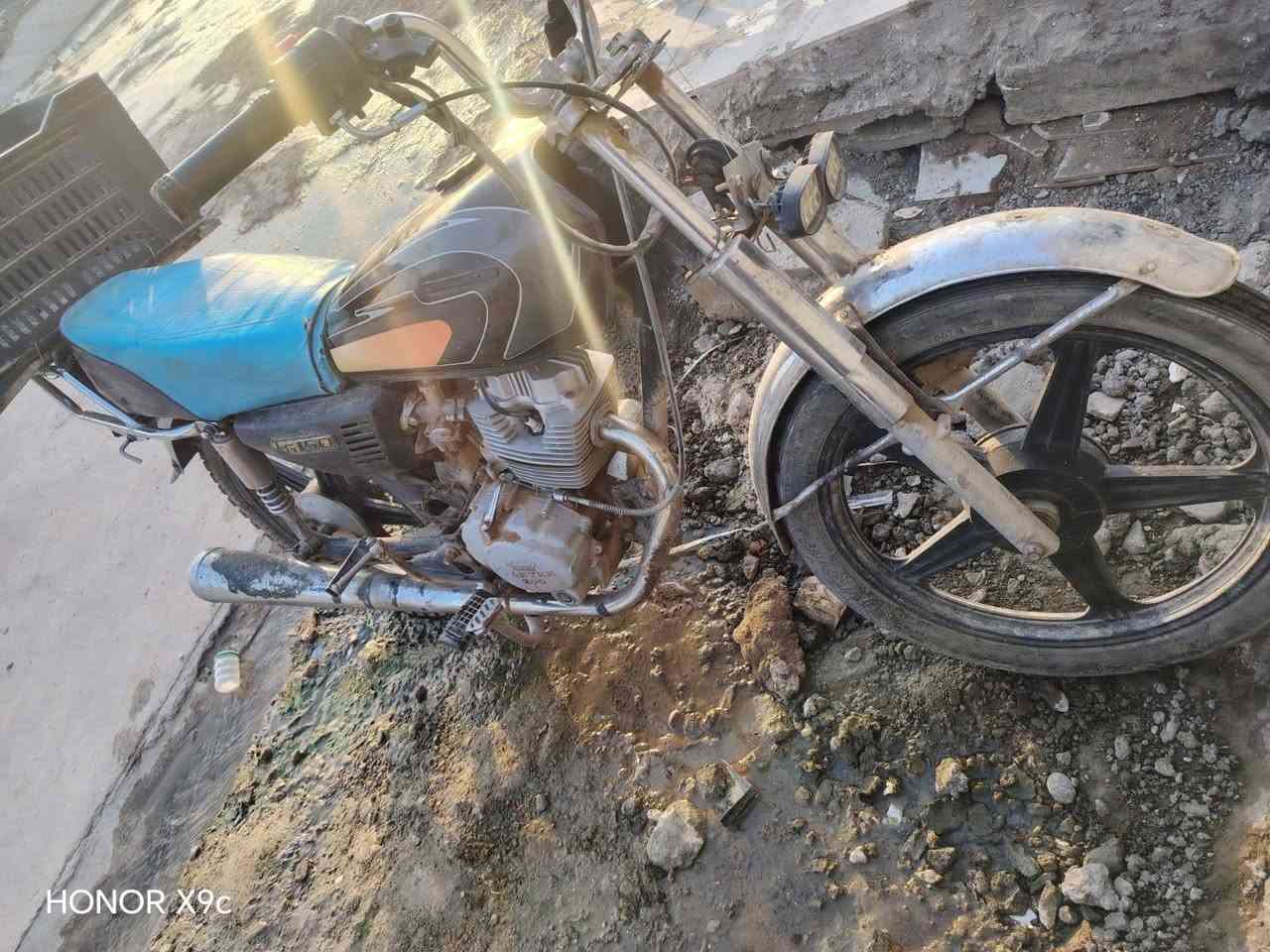 سلام عليك هاي دراجه خمسه كير كلشي ما بيه شغل واطلع بس مال شغل السعر 200وبيه مجال ال طيبين موقع صياده وهءا رقمي بي وتساب ‏***********

نص مكتوب في الصور:
- HONOR X9c